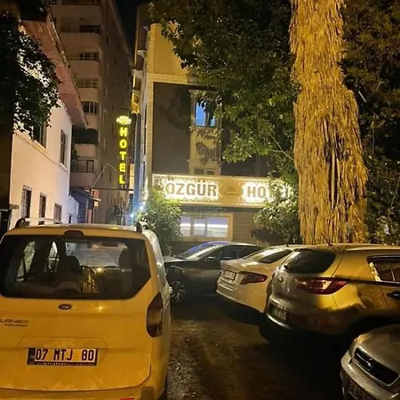 özgür Işıklar